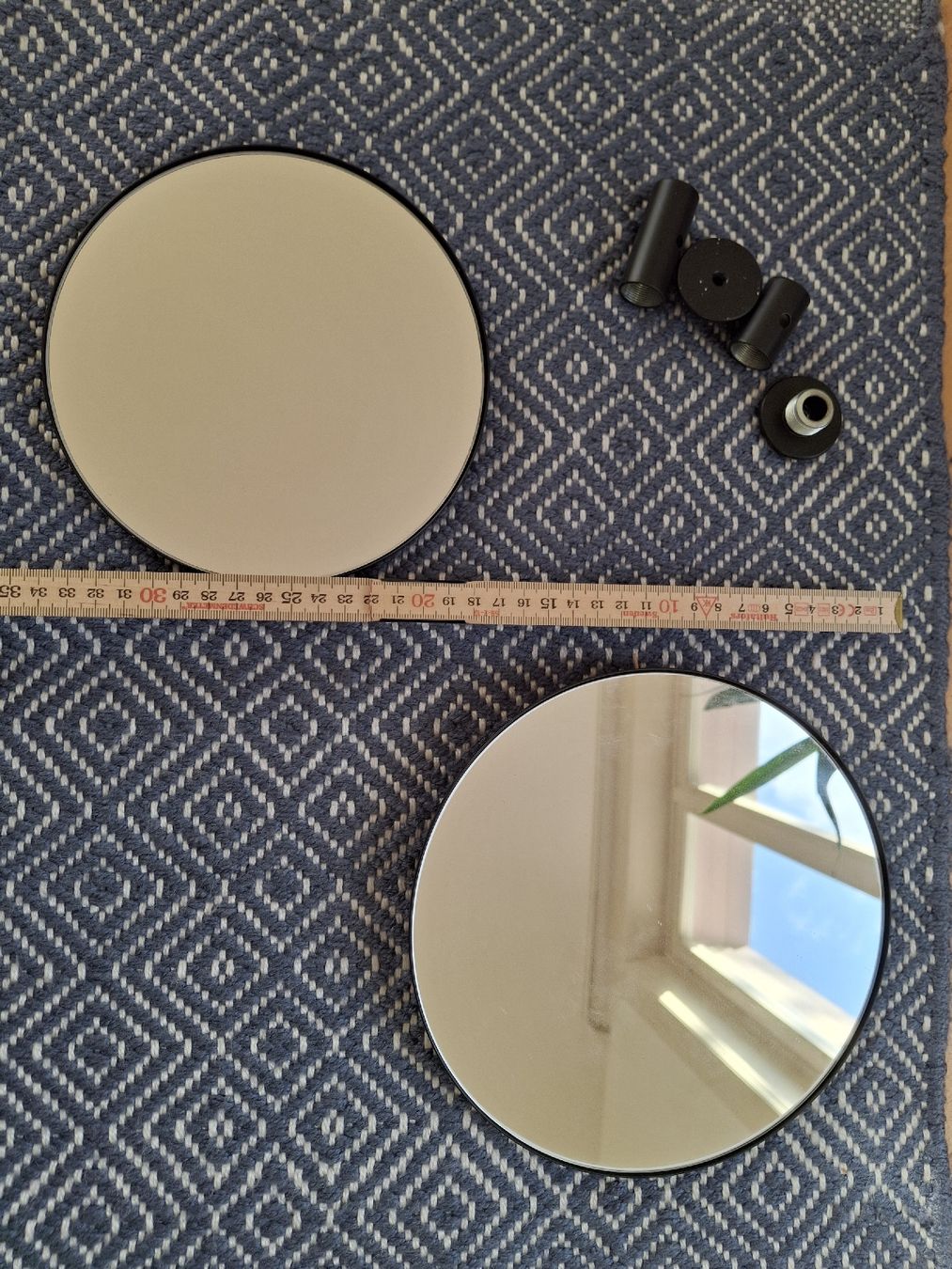 Ikea Specchi: 2er Set runde Spiegel mit Wandbefestigung – Usato da Bern venduto da lalasponti