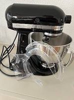 Küchenmaschine Kitchenaid Artisan schwarz, kleiner defekt