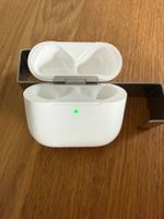 APPLE AirPods 4 Charging Case