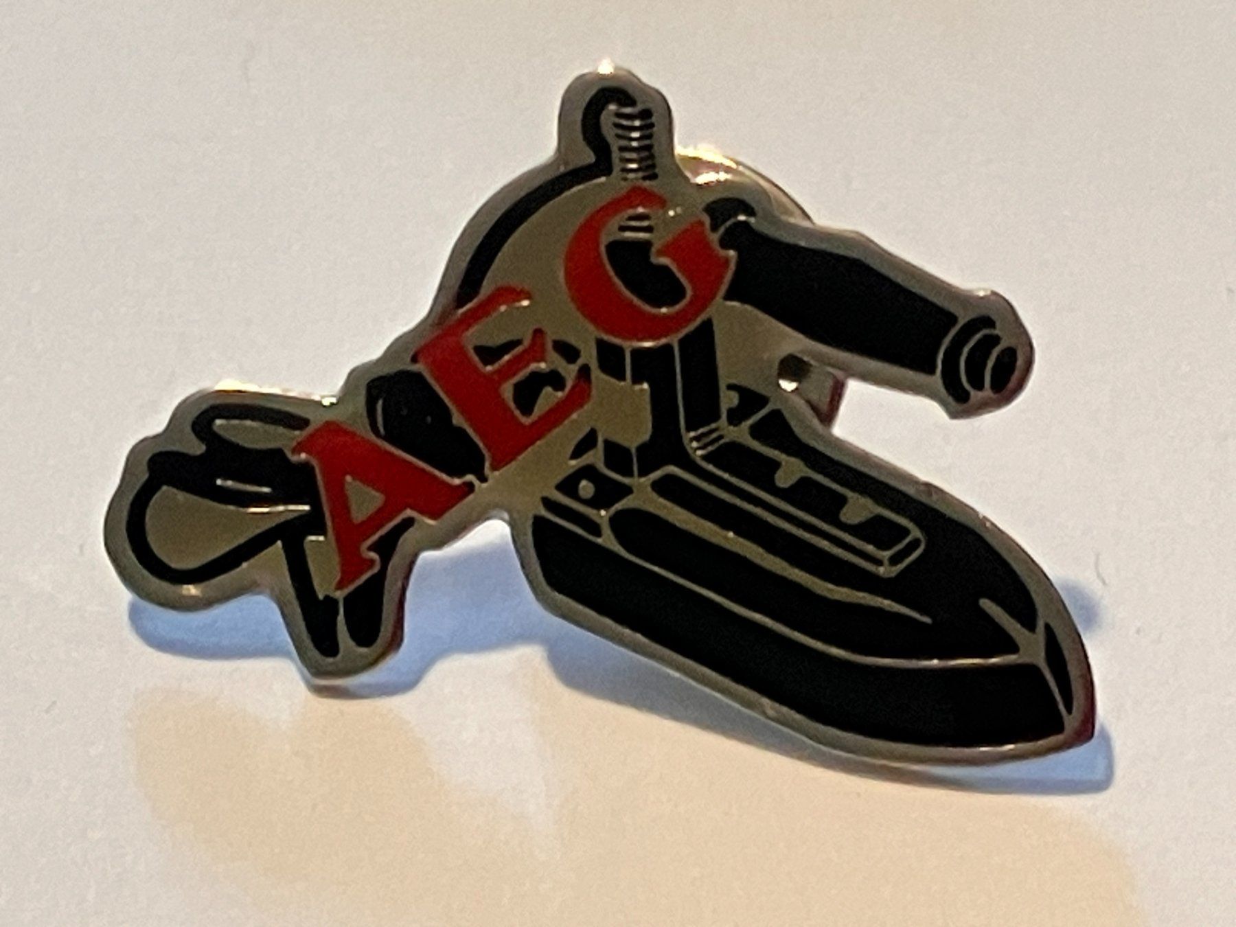 Placchette & Badge: 1 Pin AEG – Usato da Basel venduto da djwwpp