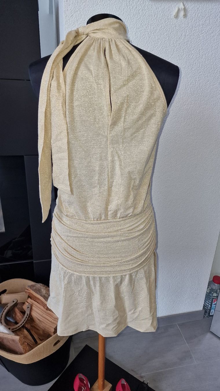 Kleider: Sexy Kleid goldfarbig – Gebraucht aus Wil  AG von Kfloh 2
