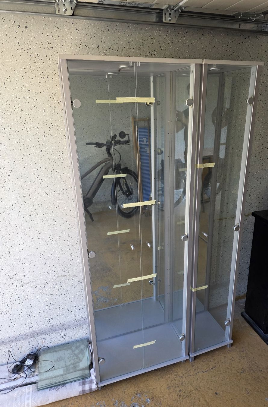 Vetrine: Vitrine 2er Set mit Beleuchtung silber – Usato da Schaffhausen venduto da Banana-Joe87 2