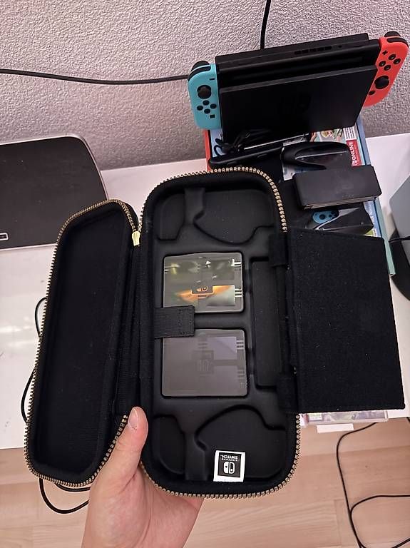 Nintendo Consoles: Nintendo Switch mit Zubehör und 2 Spielen – D'occasion à Brislach par mat_jy9r 4