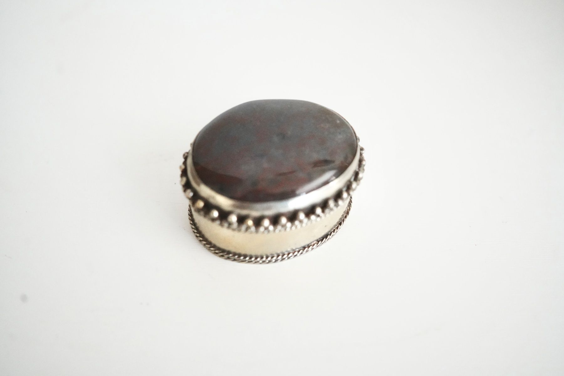 Altro in Decorazioni & Accessori: Schmuckdose Achat Cabochon, Metall Granulation – Usato da Volketswil venduto da HeredisAntiques 1