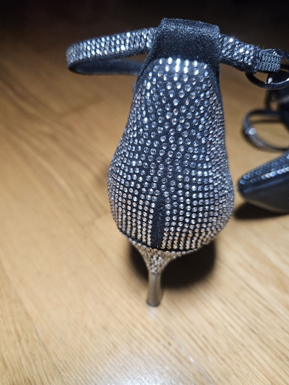 Scarpe da donna: Schwarze Glitzer Pumps, Gr. 37 – Nuovo (secondo la descrizione) da Burgdorf venduto da ros_6j9d 3