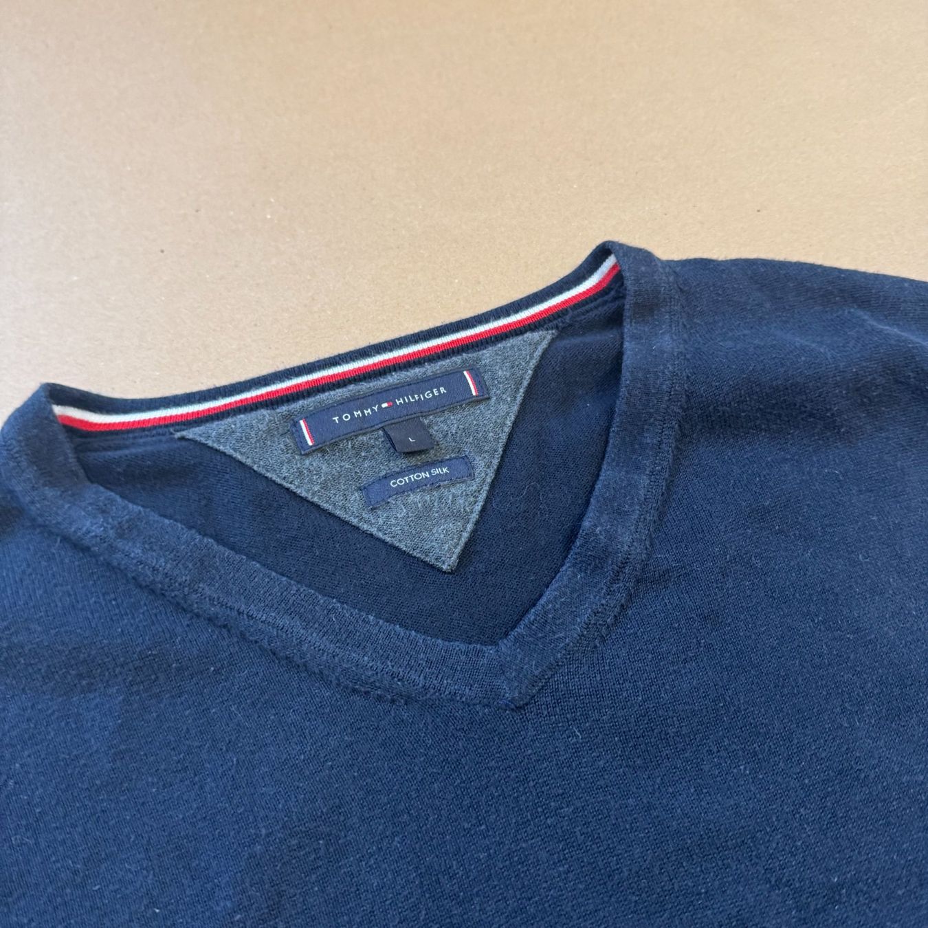 Tommy Hilfiger Maglioni & Felpe: Tommy Hilfiger classic navy blue sweatshirt – Usato da St. Gallen venduto da sourced_limited 2