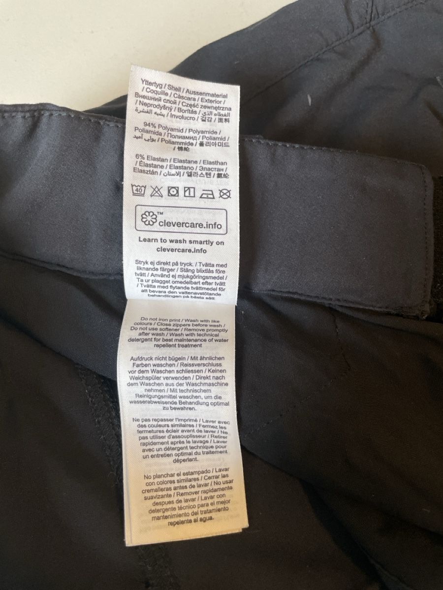 Peak Performance Hosen: Kurze schwarze Wanderhose von Peak Performance – Gebraucht aus Schmitten FR von Monei19 4