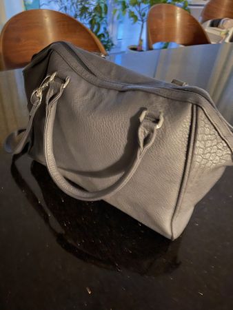 Blaue H&M Handtasche - genügend Stauraum für den Alltag!