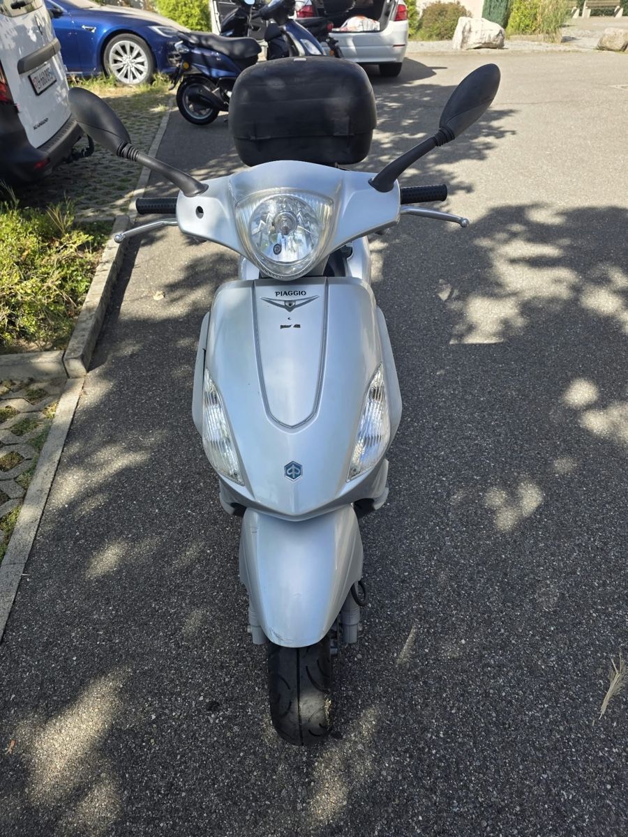 Piaggio Scooters: PIAGGIO FLY 125 CC – Defekt aus Winterthur von Fabio_46 9