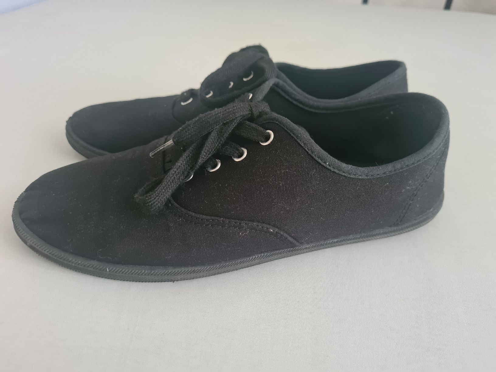 Anna Field Damenschuhe: Anna Field  Freizeitschuh Stoff zum Binden Schwarz Gr. 40 – Gebraucht aus Steinen von turbogeiss99