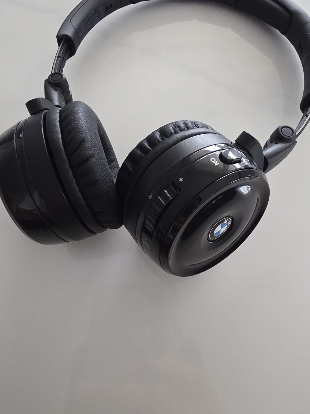 Cuffie: On-Ear d’origine BMW – Nuovo (secondo la descrizione) da Treyvaux venduto da vmtr