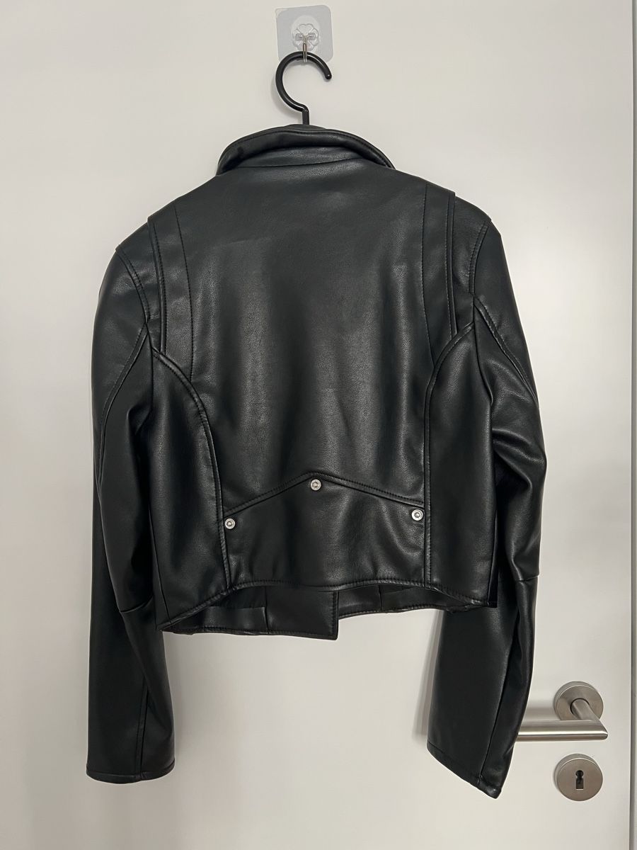 Bershka Giacche: Schwarze Kunstlederjacke Bershka – Usato da Dietikon venduto da Mischi2167 1