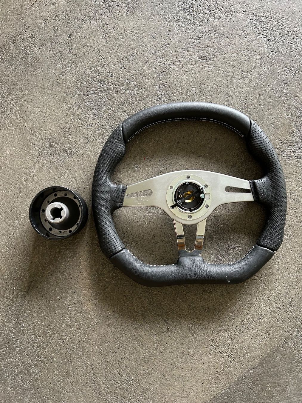 Tutti pezzi di ricambio auto: MOMO Lenkrad, inkl. Nabe, Oldtimer, Youngtimer, Top Zustand – Nuovo (secondo la descrizione) da Ermatingen venduto da msc_s9wt 3