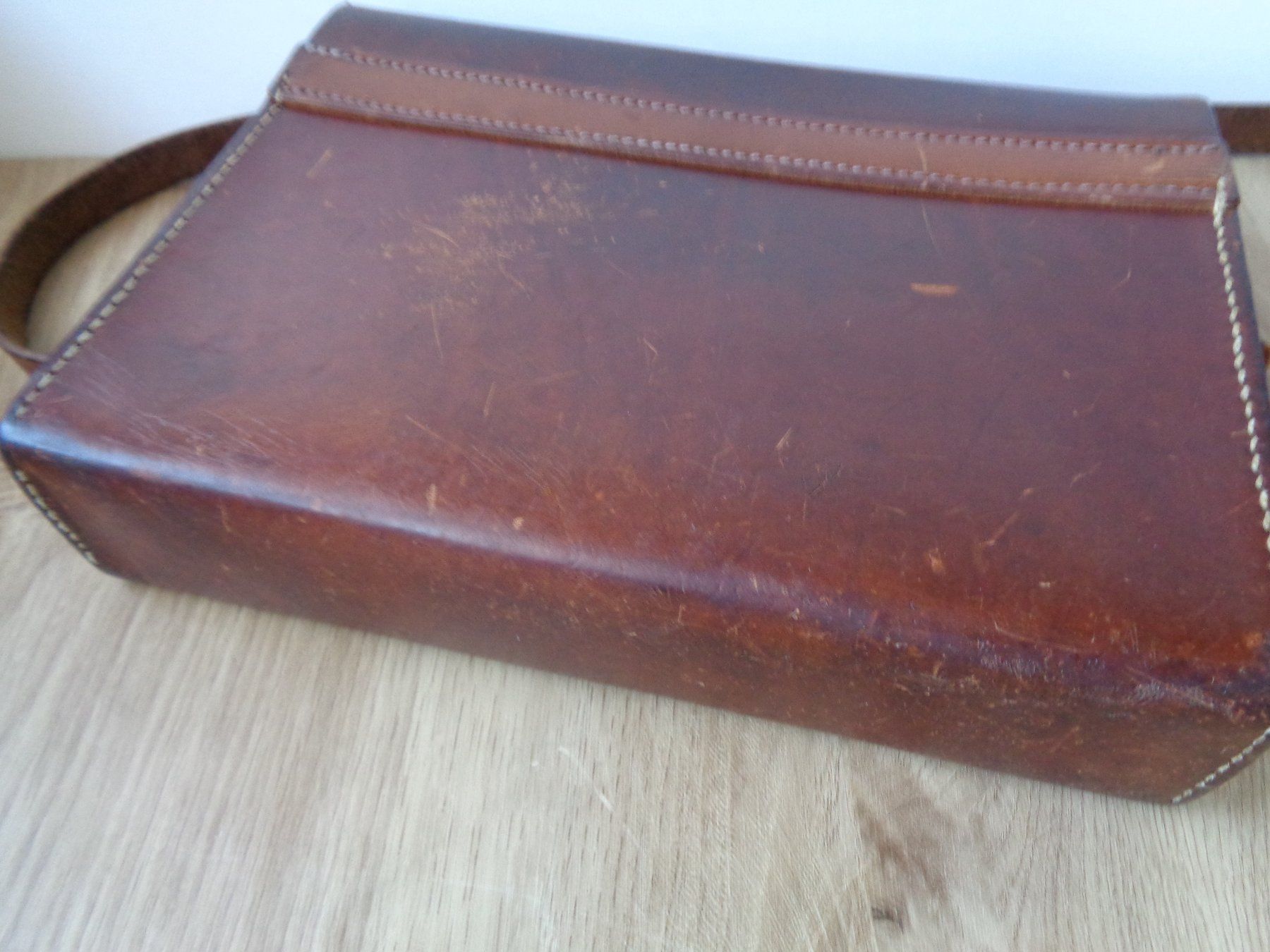 Borse: GROSSE LEDERTASCHE KARTENTASCHE MIT STEMPEL – Usato da Henggart venduto da Pascha22 1