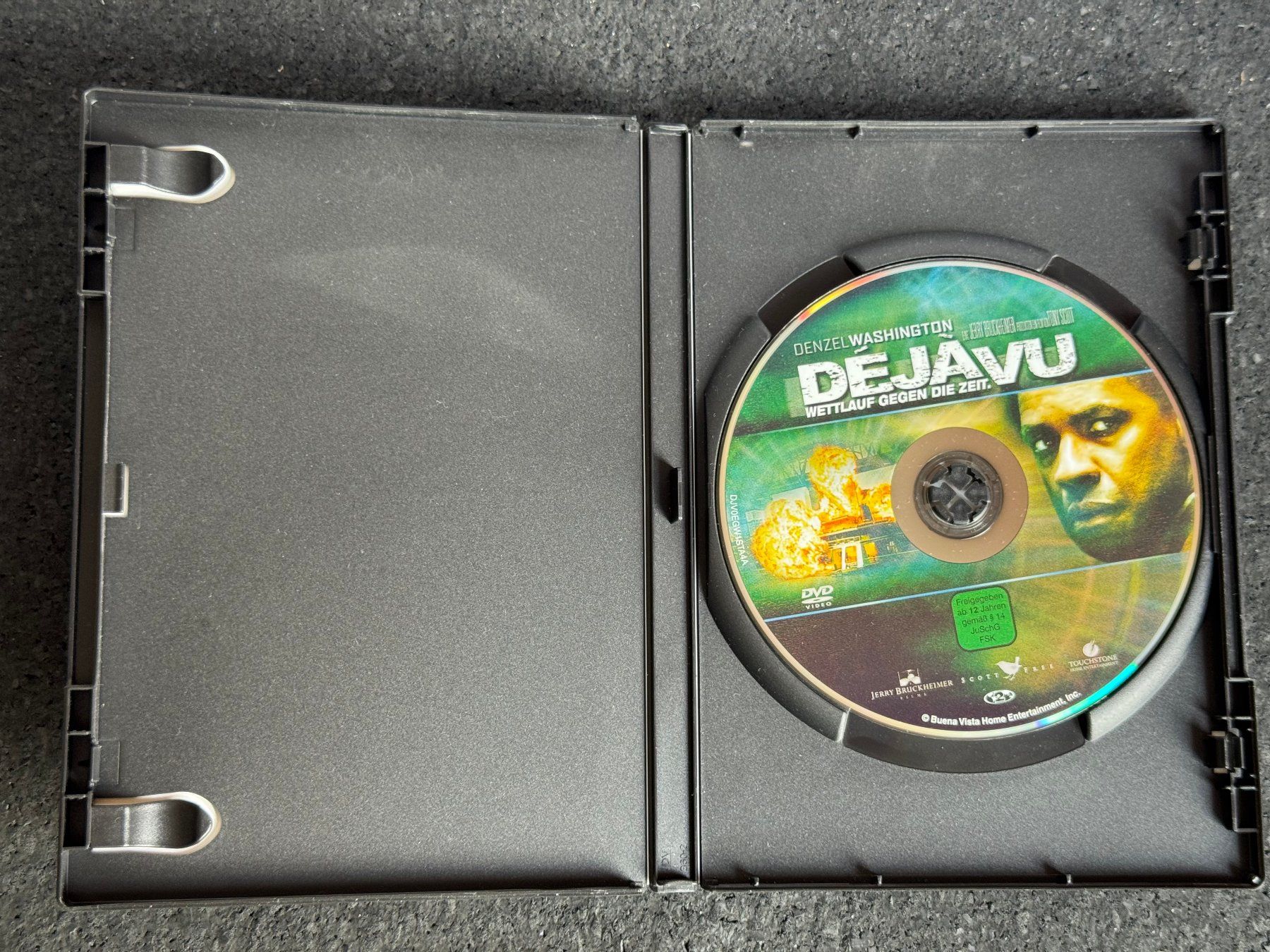 Tutti i DVDs: DÉJÀ VU "Wettlauf mit der Zeit" DVD DE/EN/IT – Usato da Fribourg venduto da tschjoly 4