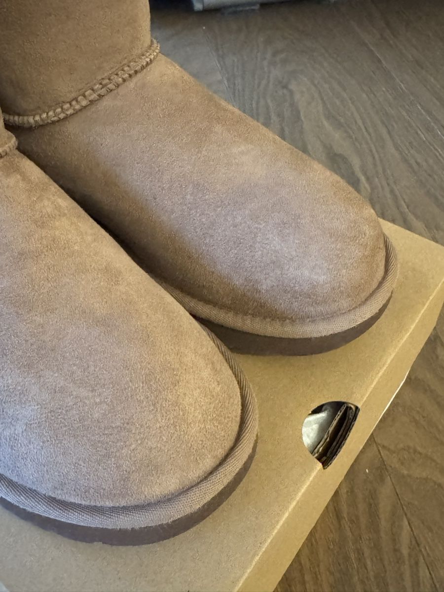 Ugg Chaussures filles: UGG mini 38 – D'occasion à Uitikon Waldegg par Natalie.Lue 5