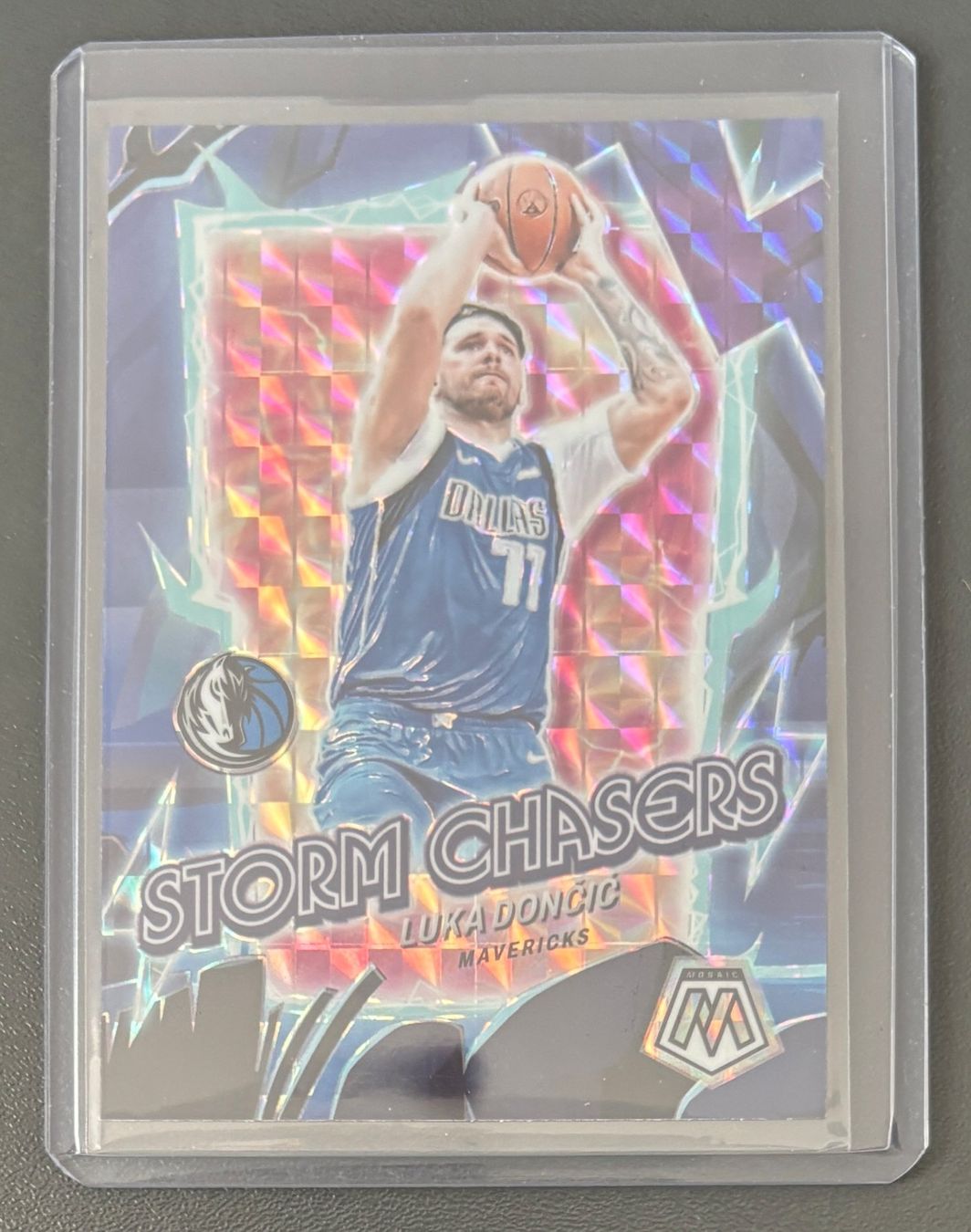 Nba Carte collezionabili: NBA Luka Doncic 2023-24 Mosaic Storm Chasers Insert Card – Nuovo (secondo la descrizione) da Muri b. Bern venduto da winningloser