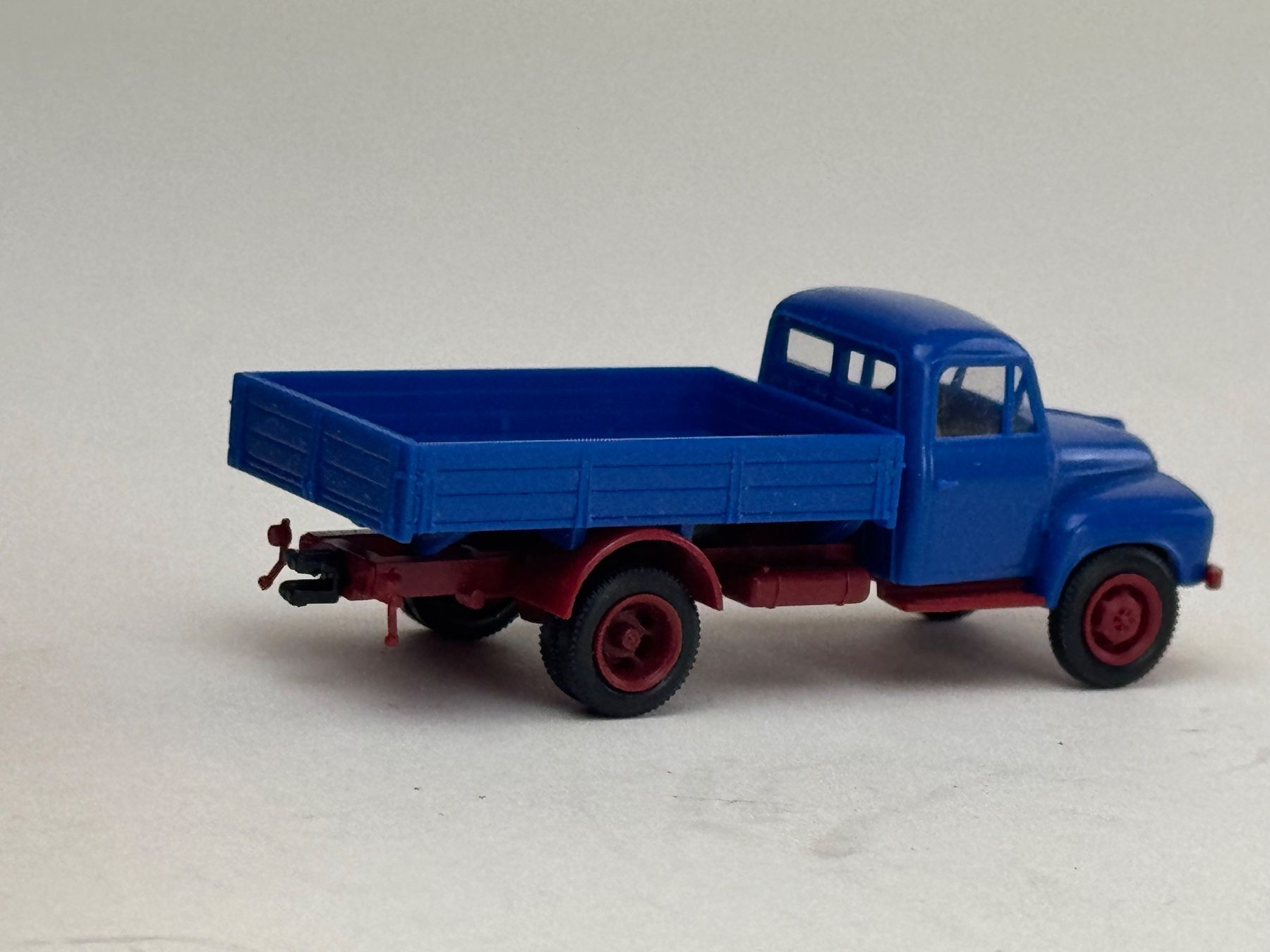 Brekina Modellini d'auto: GB5- Brekina Borgward 1500 Pritsche blau – Usato da Elm venduto da Wikmtz 1