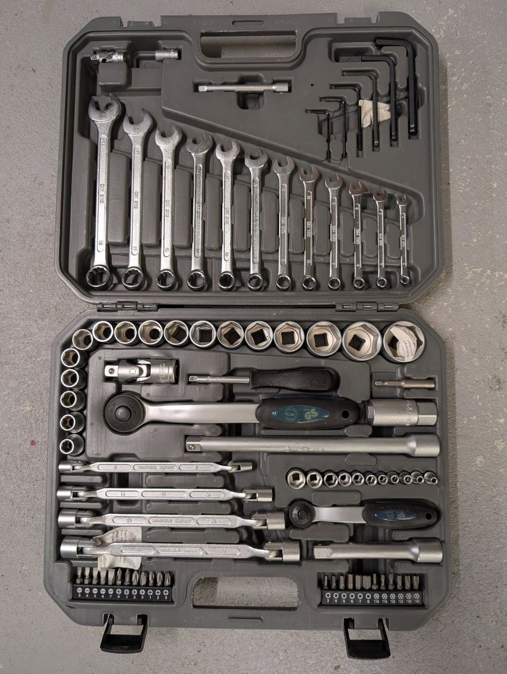 Tous les outils: Werkzeugkoffer – D'occasion à Thalwil par Tgatga 1