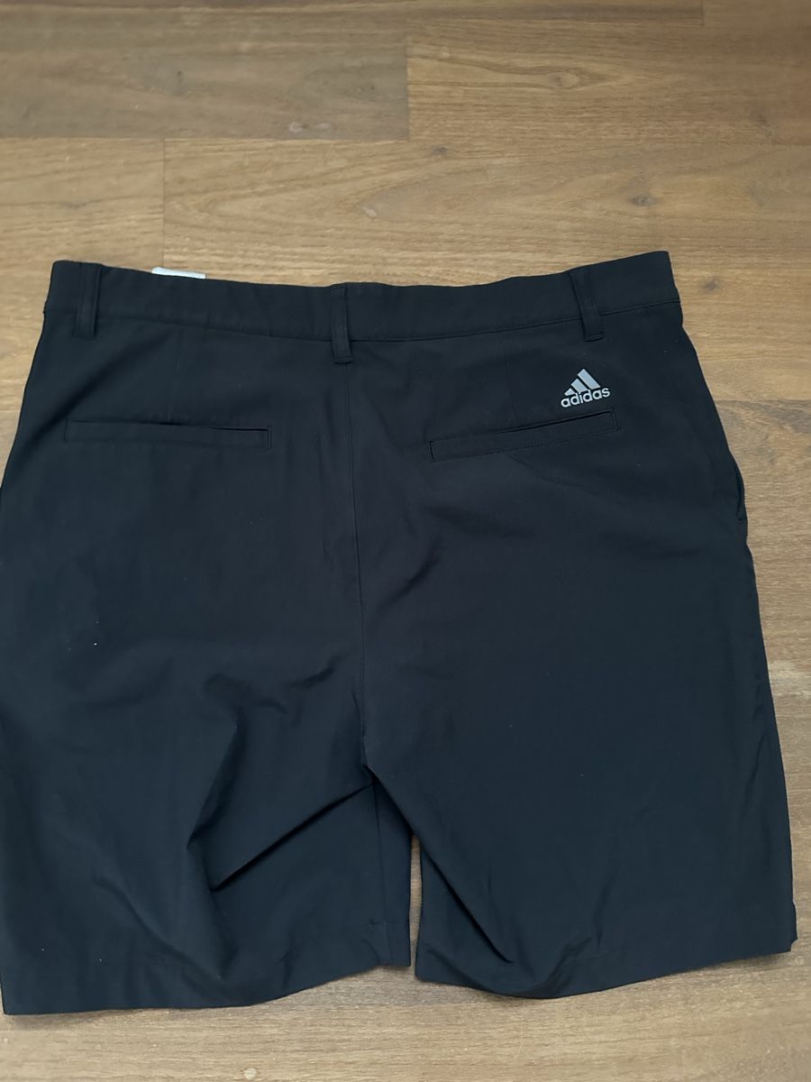 Adidas Pantaloni: Herren Golfshorts Schwarz Grösse 48 – Usato da Bad Ragaz venduto da Fischer_17 2