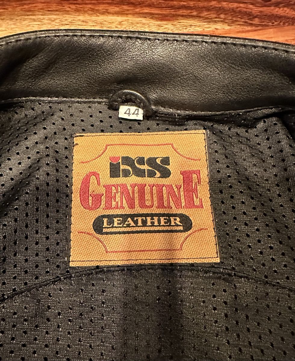 IXS Giacche: Motorrad Lederjacke IXS Gr. 44 Schwarz/Rot – Usato da Urtenen-Schönbühl venduto da Nathalie_schori 3