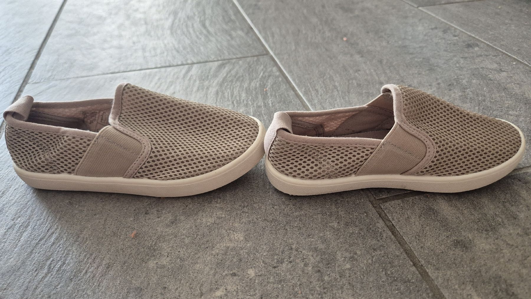 H&M Scarpe per ragazzi: Slip-on-Sneaker aus Mesh grösse 30 – Usato da Steinen venduto da I_nikita_I 1