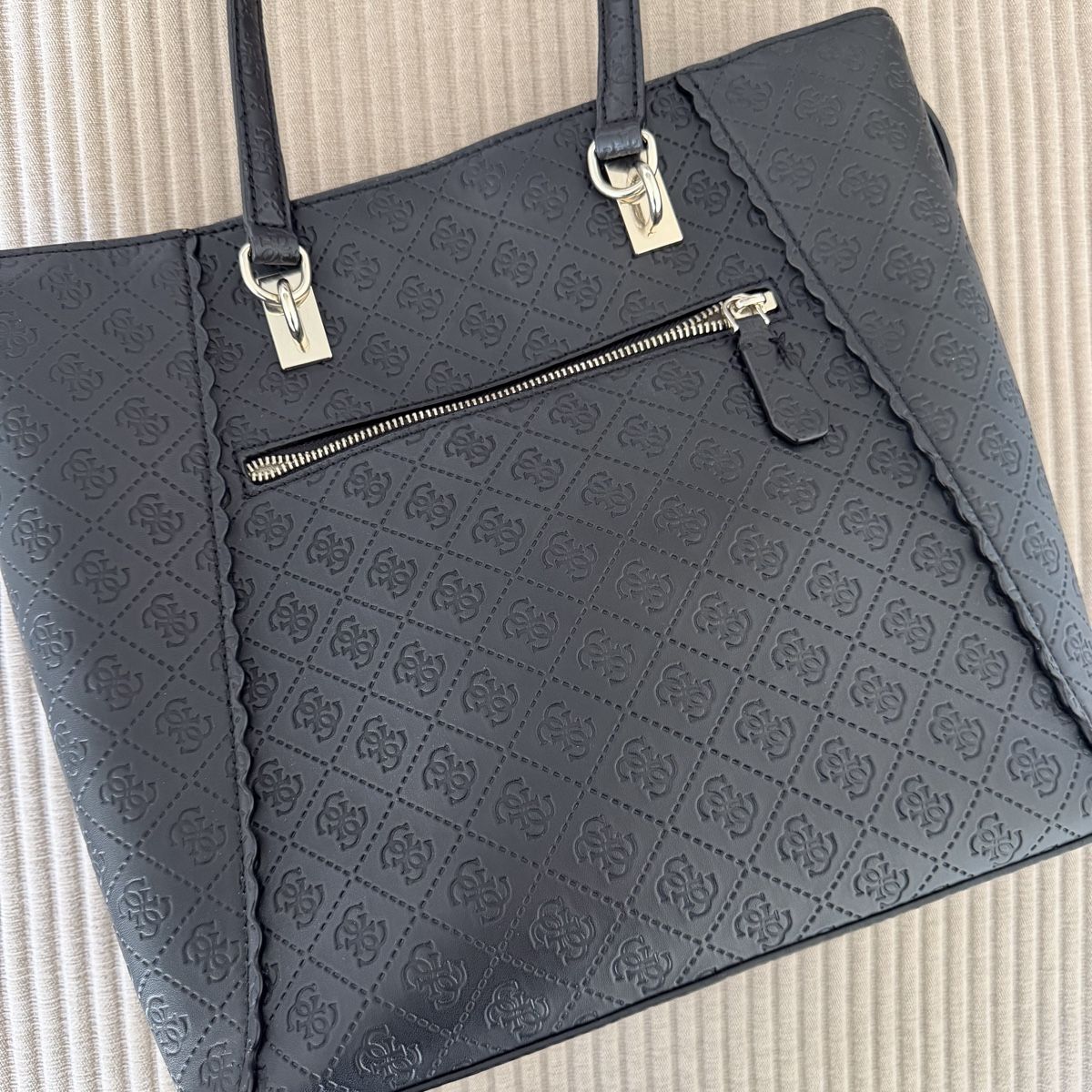 Guess Borse da donna: Guess Tasche – Usato da Zürich venduto da sabrina7 2