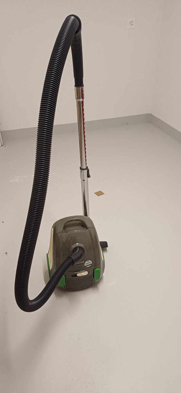Philips Staubsauger & Zubehör: Staubsauger PHILIPS Easy Life 1400 W – Gebraucht aus Pfäffikon ZH von rst628