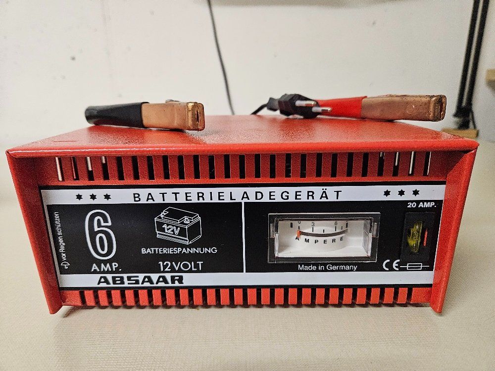 Batterie-Ladegeräte: ABSAAR Batterieladegerät 12V / 6A – Gebraucht aus Uerikon von puchle