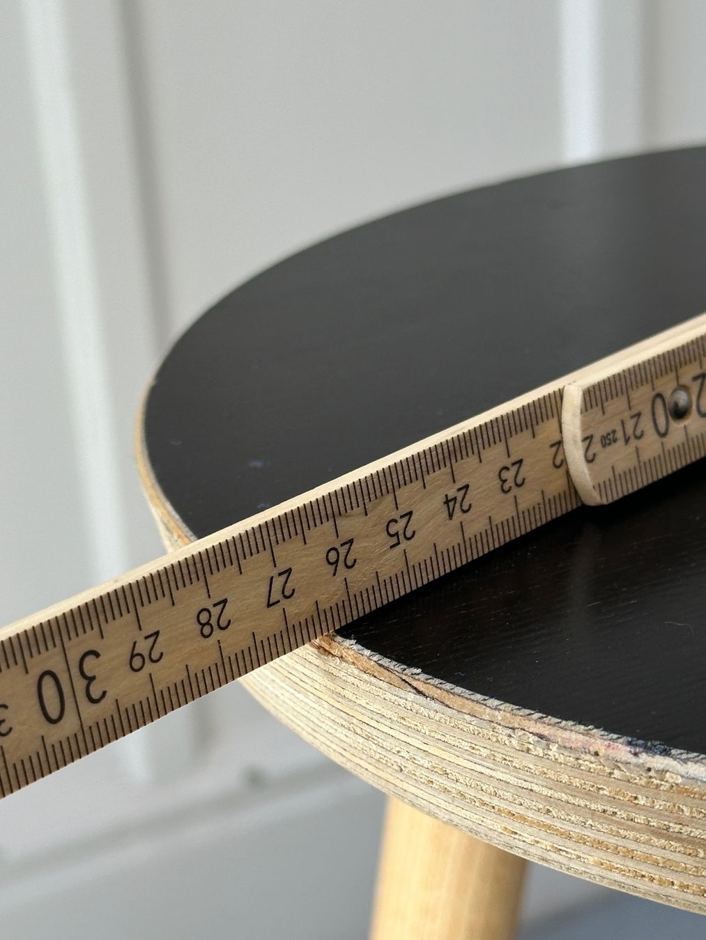 Hocker: Hocker "griffbereit" – FEINSERIE, Holzhocker – Gebraucht aus Basel von Trip_7 5