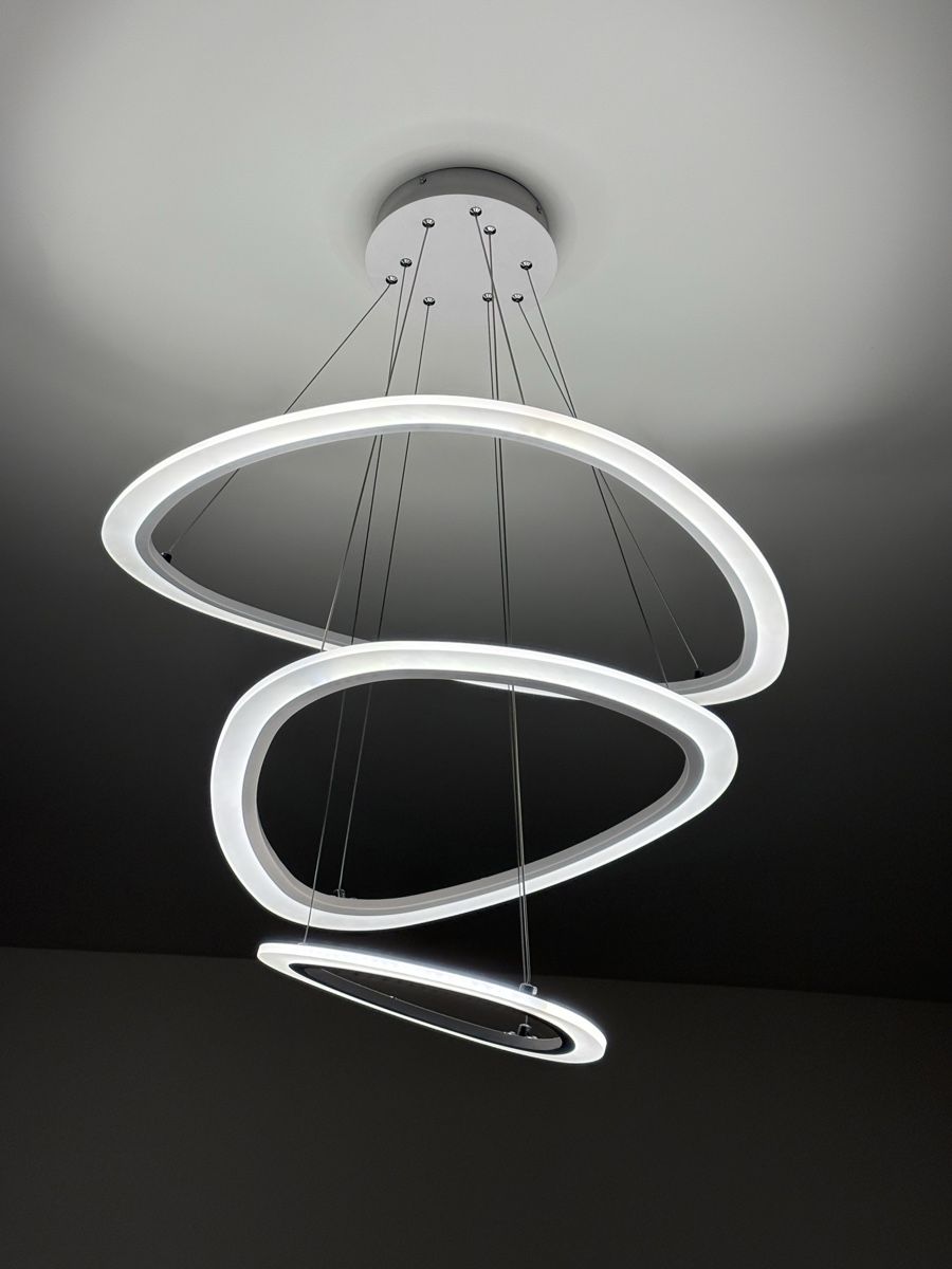 Lustres & lampes de plafonds: LED Pendelleuchte – D'occasion à Volketswil par Rassoo
