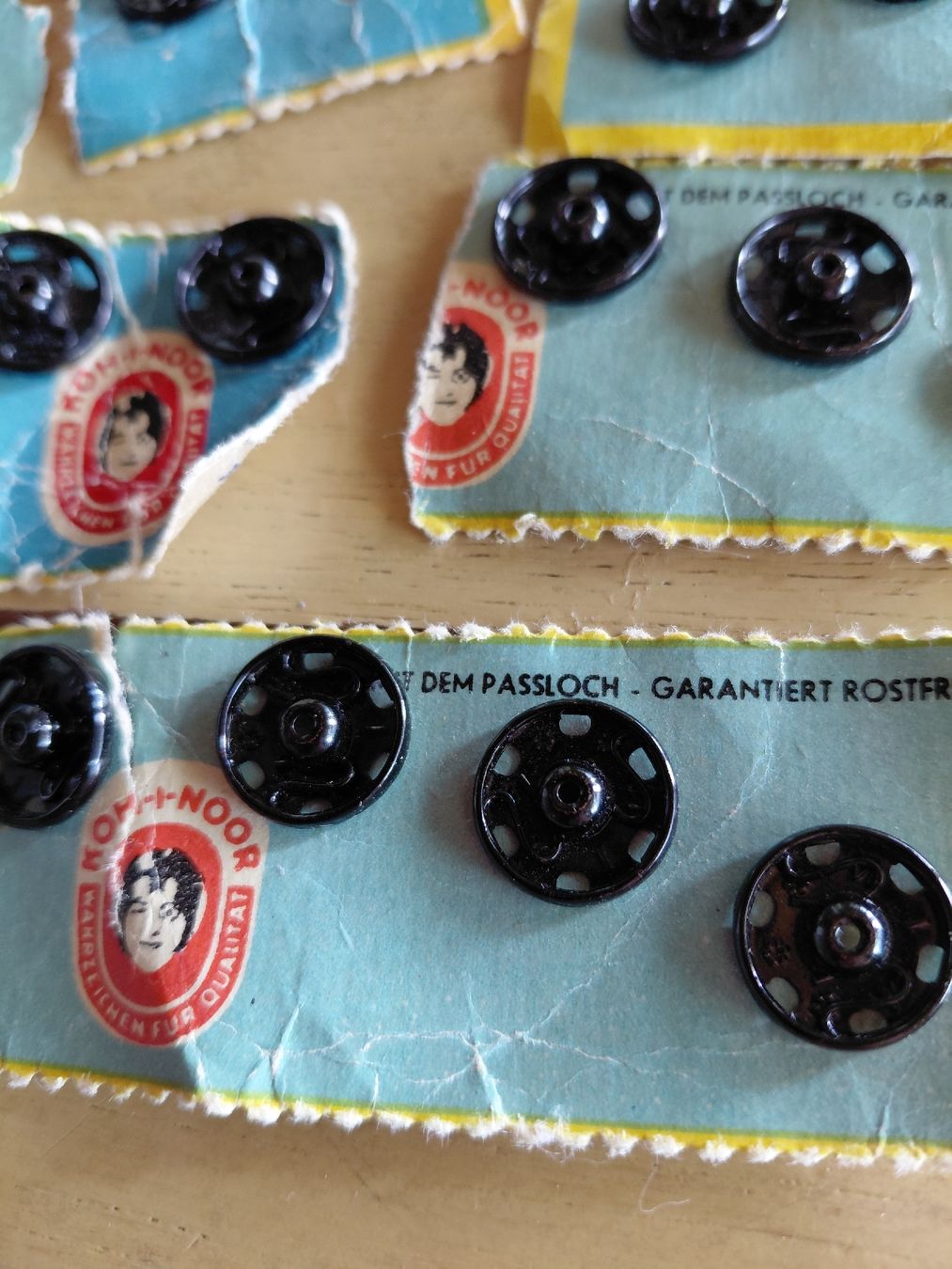 Bottoni: boutons vintage – Nuovo e nell'imballaggio originale da Veyras venduto da yonel78 2