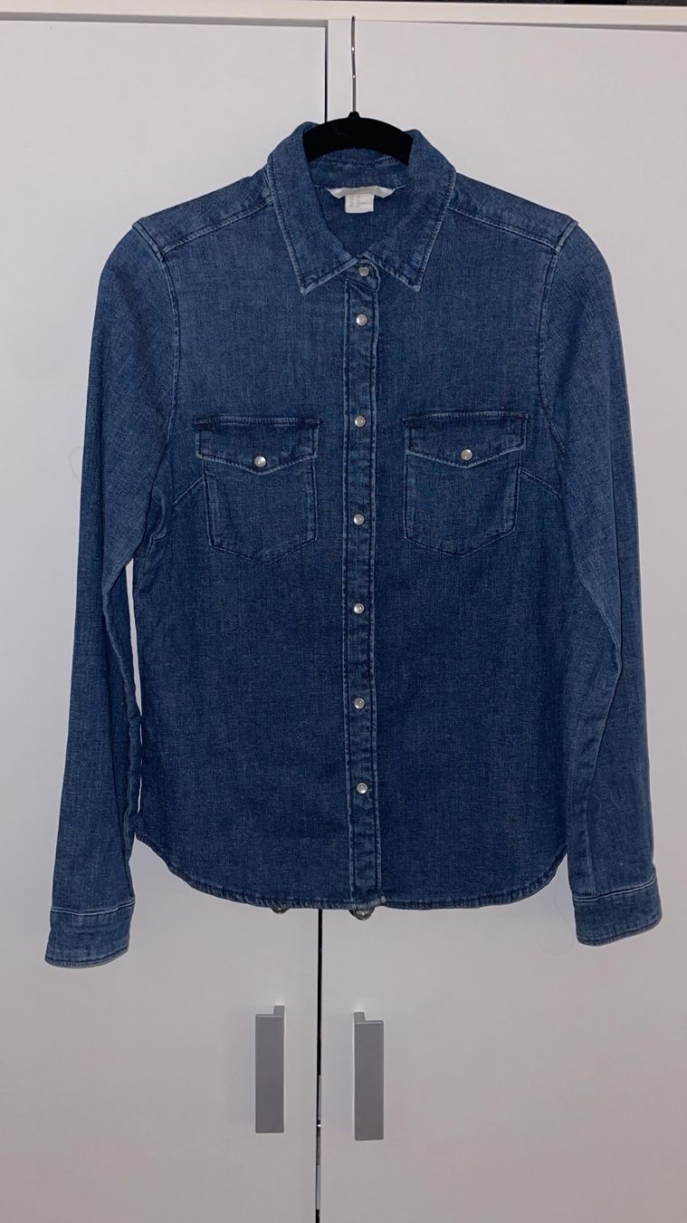 H&M Camicette: Jeans-Hemd Slim-Fit und elastisch von H&M – Usato da Winterthur venduto da GrobyK