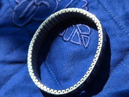 Edelstahl-Zugarmband ist ein elastisches Unisex Armband. S-M