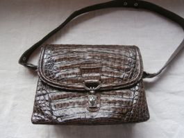 kleine ältere Handtasche aus Krokodilleder