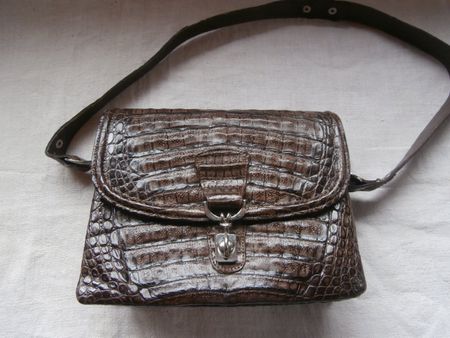 kleine ältere Handtasche aus Krokodilleder
