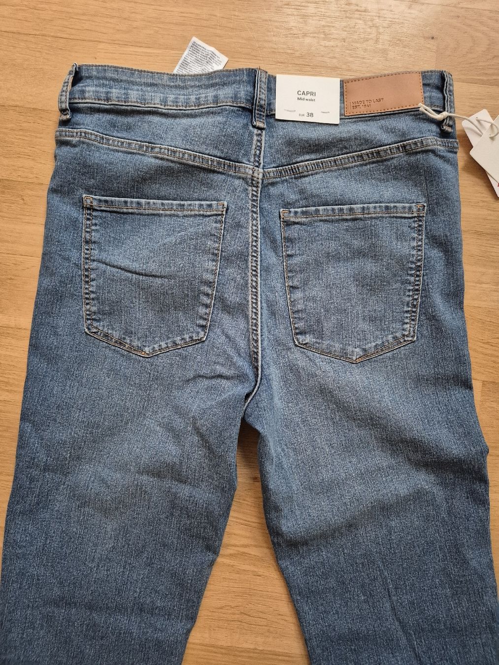 C&A Jeans: C&A Capri Jeans, neu mit Etikett, Gr. 38 – Nuovo e nell'imballaggio originale da Zürich venduto da mit_jz2x 5
