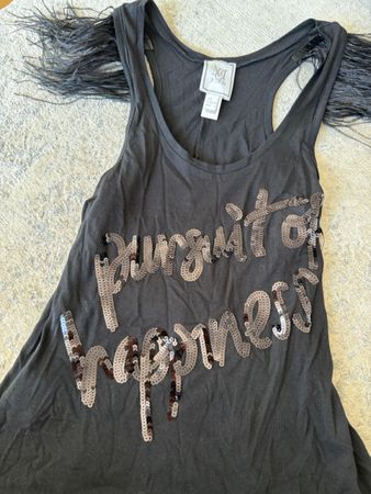 Schickes Mango Top, Gr. S, schwarz mit Federn & Pailletten