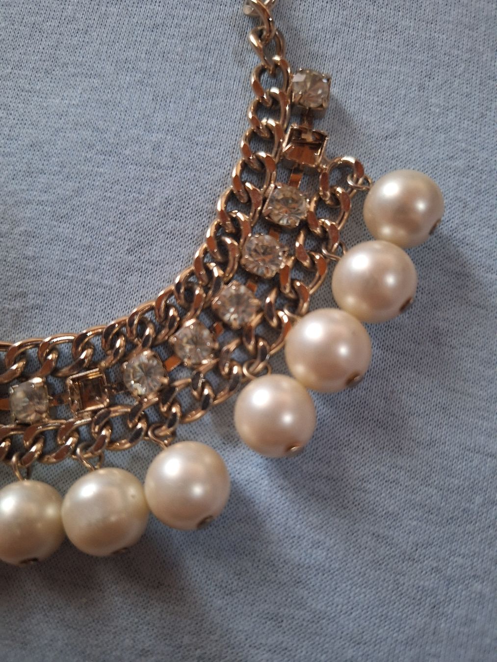 Altri gioielli: Magnifique Collier Perles et Strass Doré – Difettoso da Tannay venduto da v1n1p00h 1