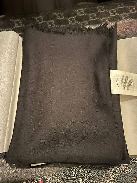 Foulards & écharpes: ECHARPE GUCCI MIXTE – Neuf avec emballage d'origine à Chavannes-de-Bogis par sth_yzd6