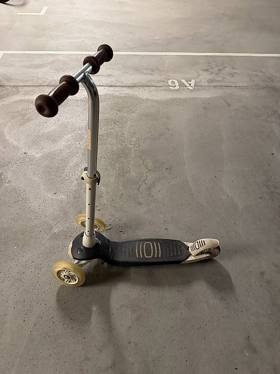 Véhicules pour enfants: 3-Rad-Kinderroller – D'occasion à Basel par Frani010