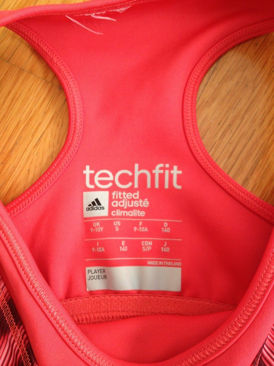Adidas Blusen, T-Shirts & Tops: Sport Top, Adidas – Gebraucht aus Dübendorf von Fip05 1