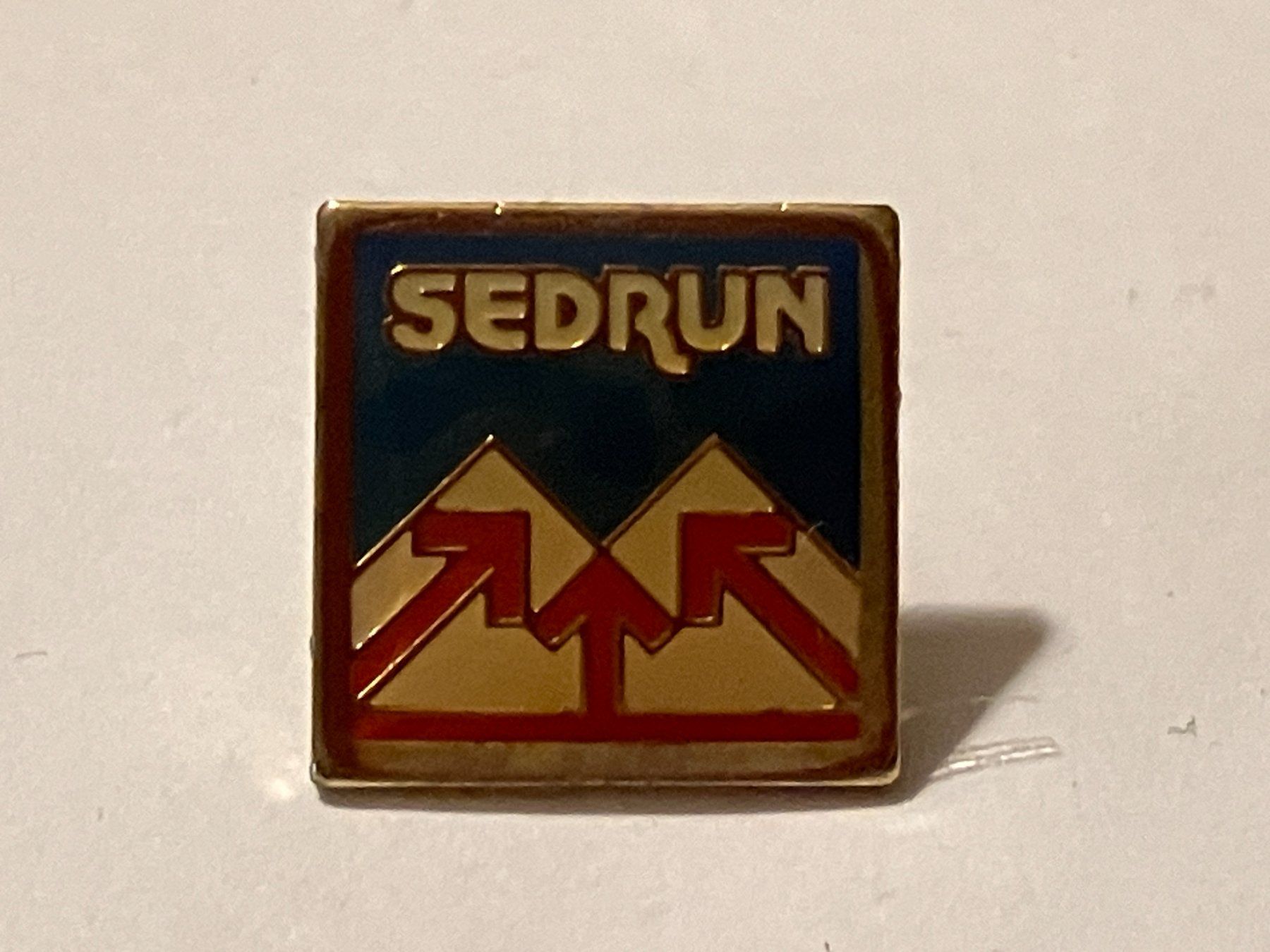 Plaquettes & Badges: 1 Pin Sedrun – D'occasion à Basel par djwwpp