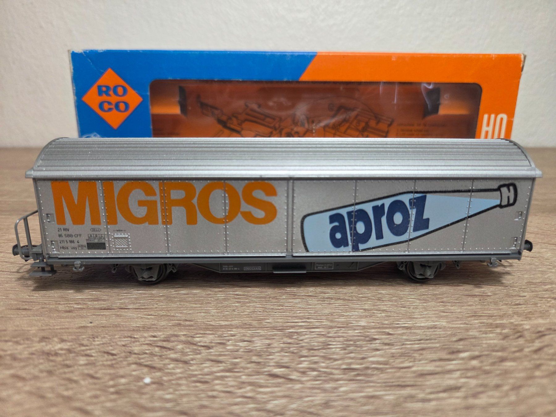 Roco Modellini di ferrovie: Roco 4340 B Güterwagen Migros SBB H0 – Usato da St-Aubin-Sauges venduto da Lo_Go 1