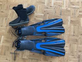 Professionelle Tauchermaske und Flossen
