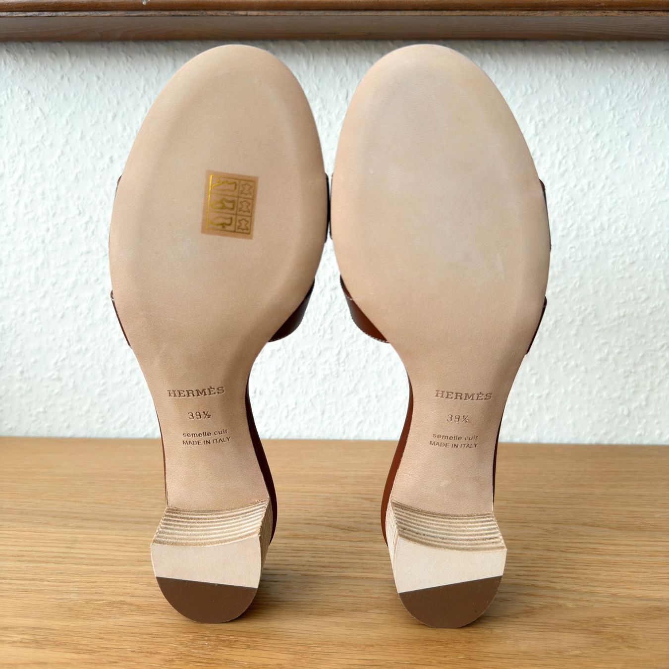 Hermès Scarpe da donna: Authentiques Sandales HERMÈS Oasis 39.5 NEUVES – Nuovo e nell'imballaggio originale da Carouge GE venduto da loveluxury 4