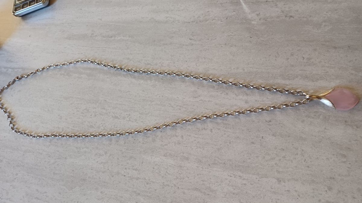 Catenine: Lange Kette mit Anhänger – Usato da Flawil venduto da Naphtali