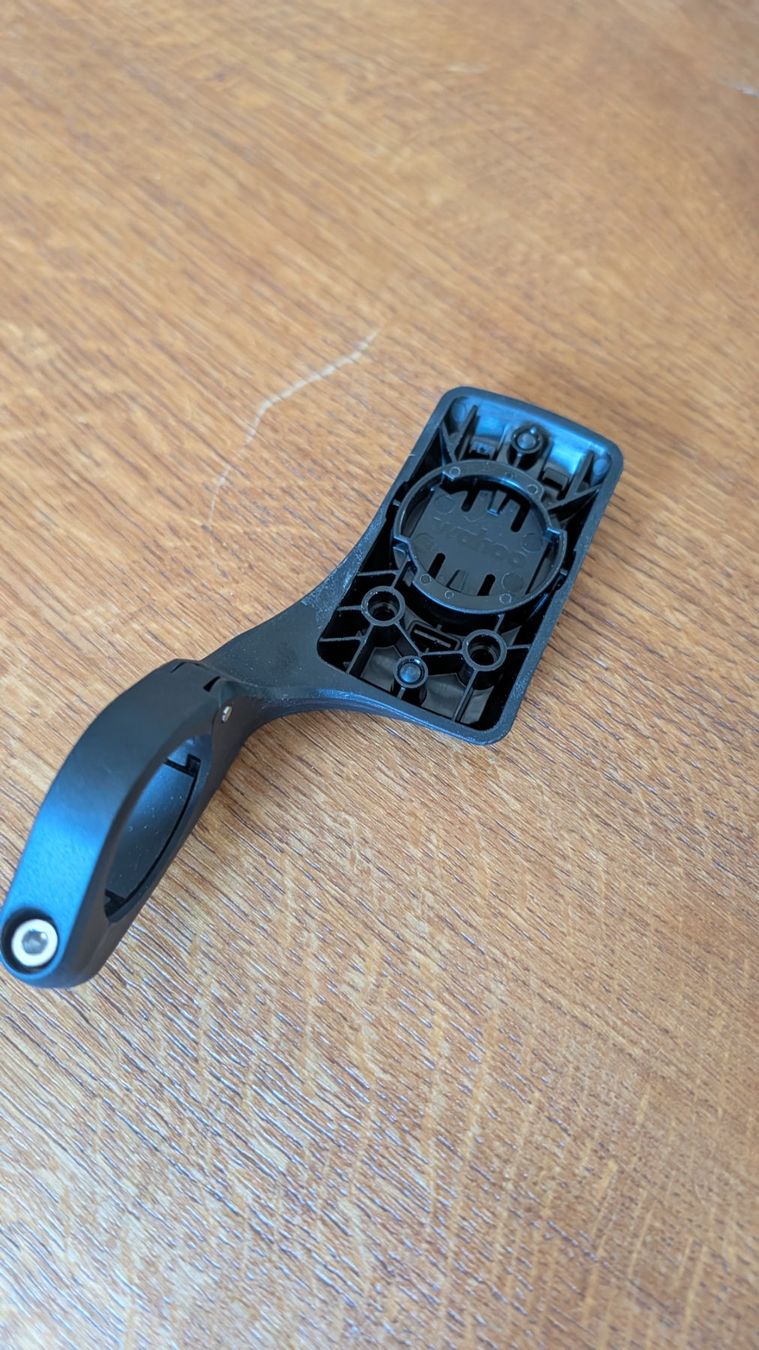 Wahoo Navigatori: Wahoo ELEMNT ROAM 3 GPS Fahrradcomputer mit Halterung – Usato da Nussbaumen TG venduto da Kzoller 2