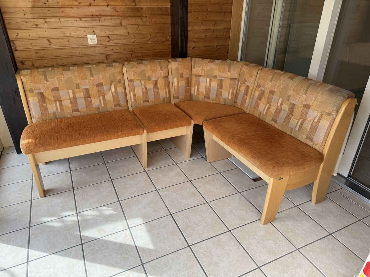 Bancs: Eckbank mit Stauraum – D'occasion à Pfäffikon ZH par Fruchtsaft