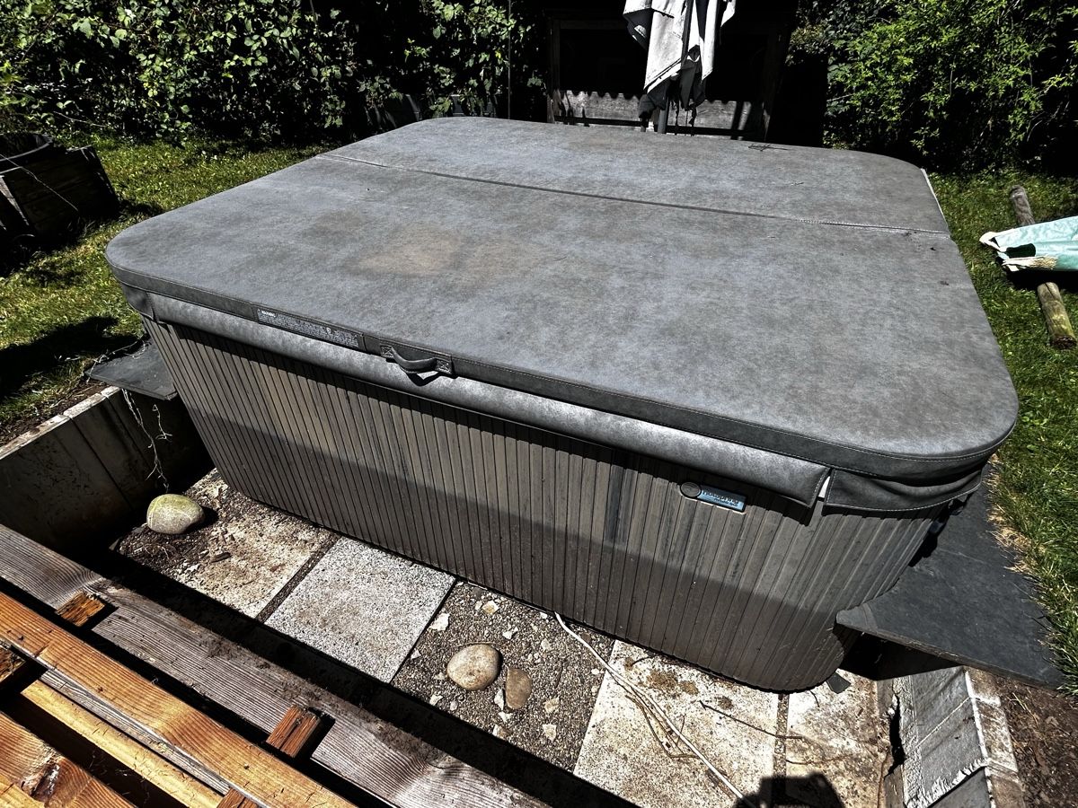 Bains à remous: Jacuzzi Whirlpool – D'occasion à Hünibach par JasiR 2